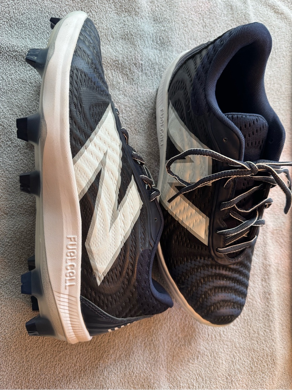 New Balance Men’s Navy and White Athletic Cleats